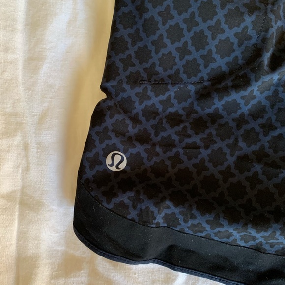 Lululemon shorts size 6 - Picture 3 of 4